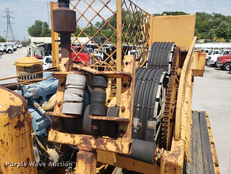 image for item ET9815 1995 Ford FT900 cable puller truck