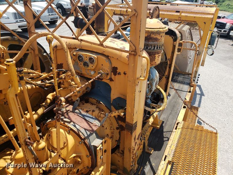 image for item ET9815 1995 Ford FT900 cable puller truck