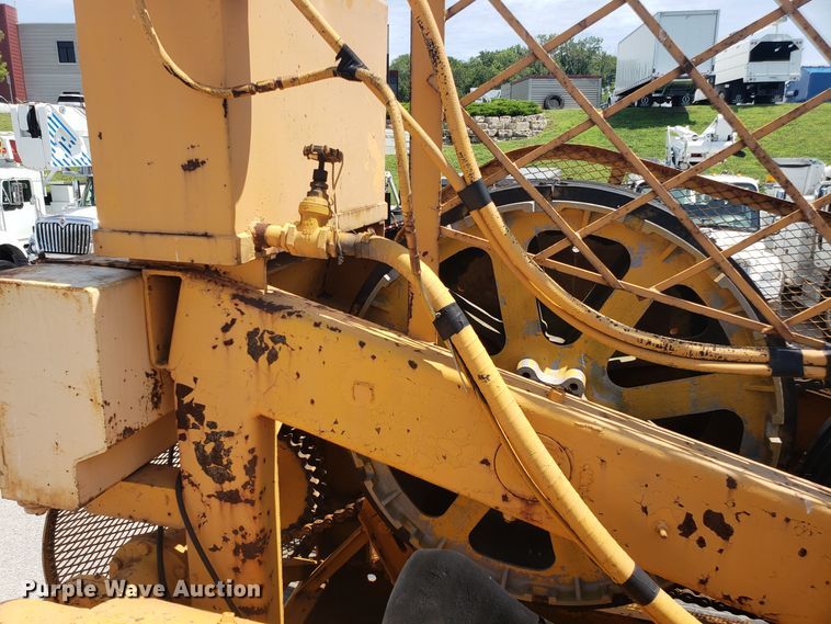 image for item ET9815 1995 Ford FT900 cable puller truck