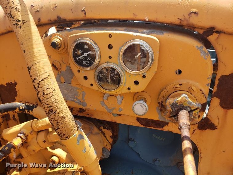 image for item ET9815 1995 Ford FT900 cable puller truck