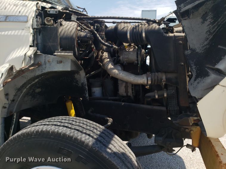 image for item ET9815 1995 Ford FT900 cable puller truck