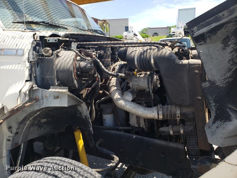 image for item ET9815 1995 Ford FT900 cable puller truck