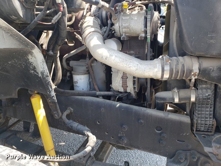 image for item ET9815 1995 Ford FT900 cable puller truck