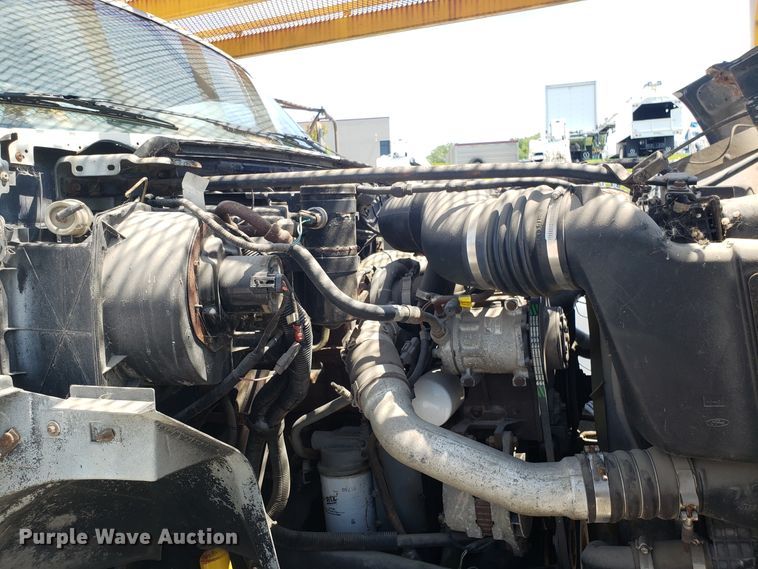 image for item ET9815 1995 Ford FT900 cable puller truck