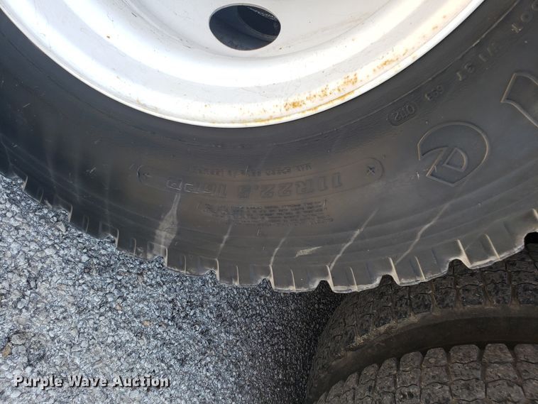 image for item ET9815 1995 Ford FT900 cable puller truck