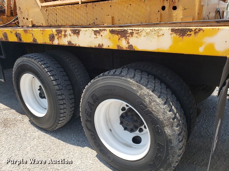 image for item ET9815 1995 Ford FT900 cable puller truck