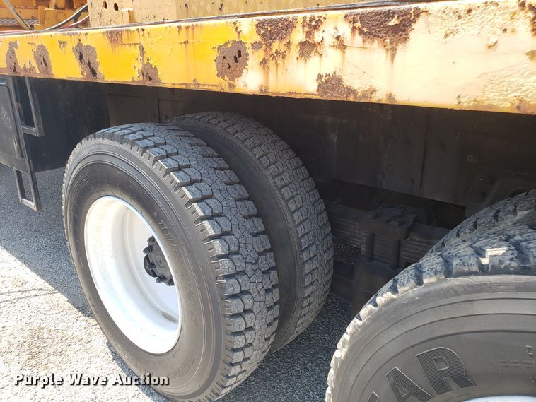 image for item ET9815 1995 Ford FT900 cable puller truck