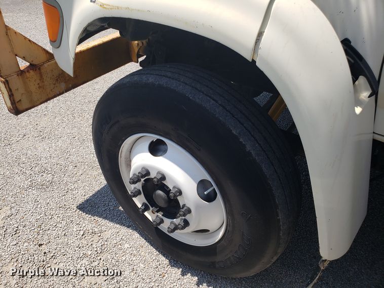 image for item ET9815 1995 Ford FT900 cable puller truck