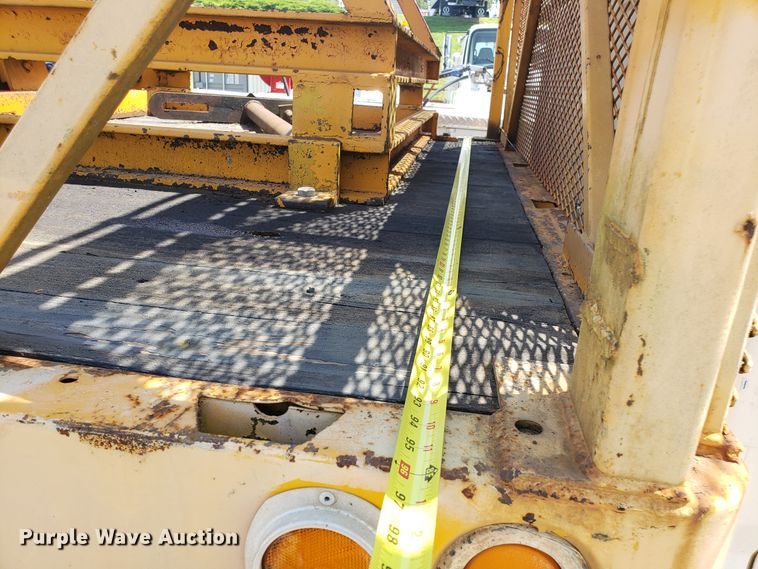 image for item ET9815 1995 Ford FT900 cable puller truck