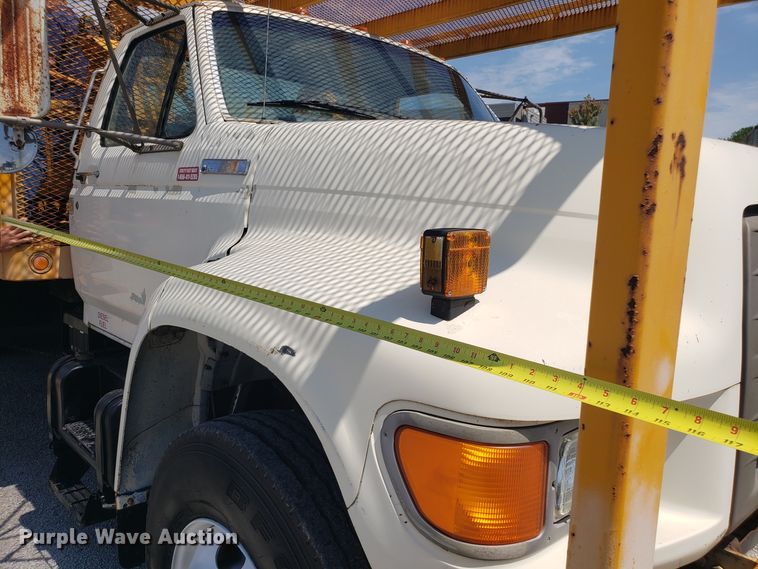 image for item ET9815 1995 Ford FT900 cable puller truck