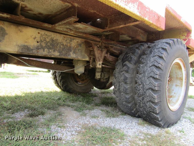 image for item FD9281 1973 International 1700 digger derrick truck