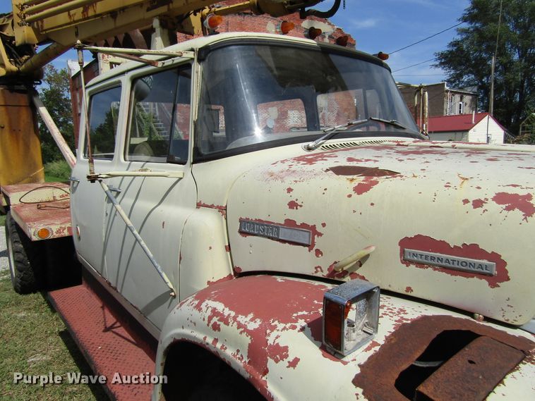 image for item FD9281 1973 International 1700 digger derrick truck