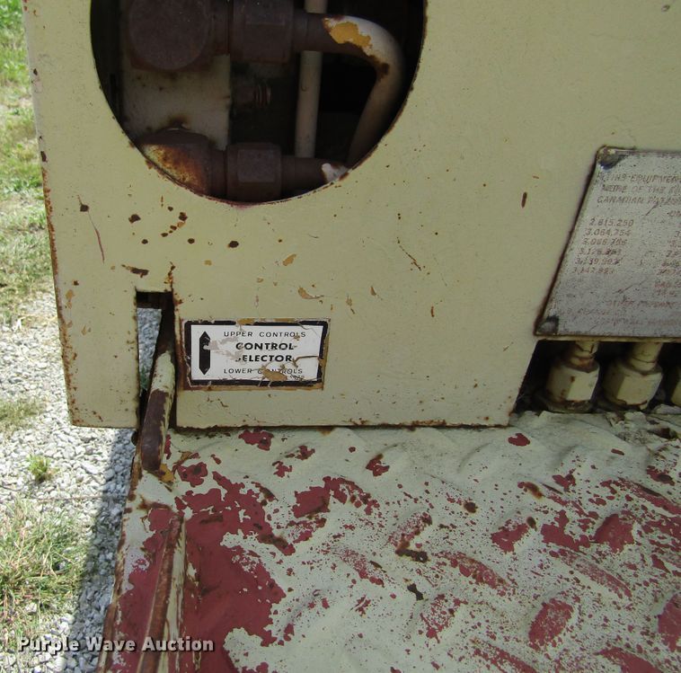 image for item FD9281 1973 International 1700 digger derrick truck
