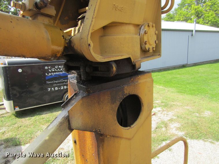 image for item FD9281 1973 International 1700 digger derrick truck