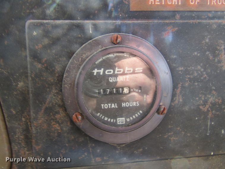 image for item FD9281 1973 International 1700 digger derrick truck
