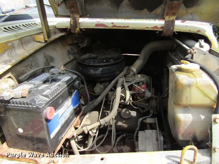 image for item FD9281 1973 International 1700 digger derrick truck