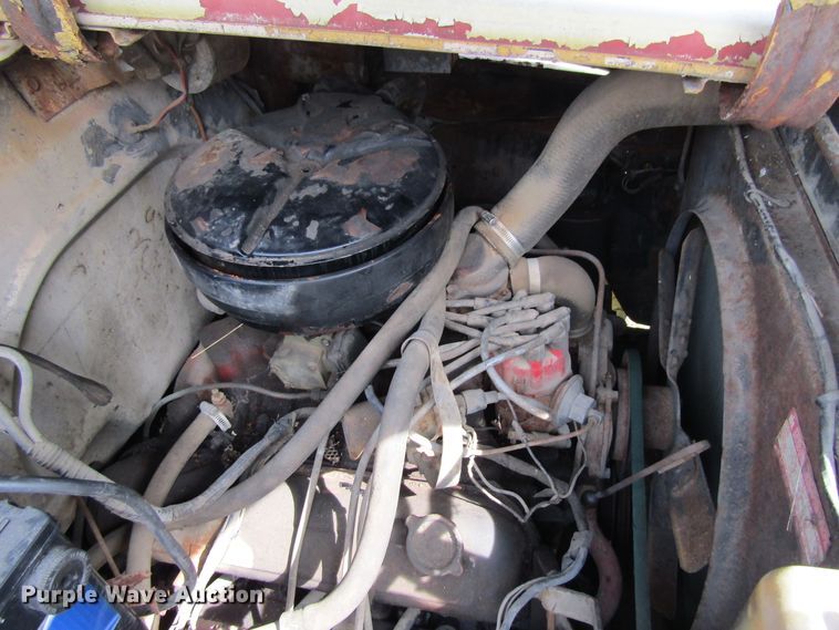 image for item FD9281 1973 International 1700 digger derrick truck