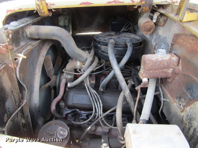 image for item FD9281 1973 International 1700 digger derrick truck