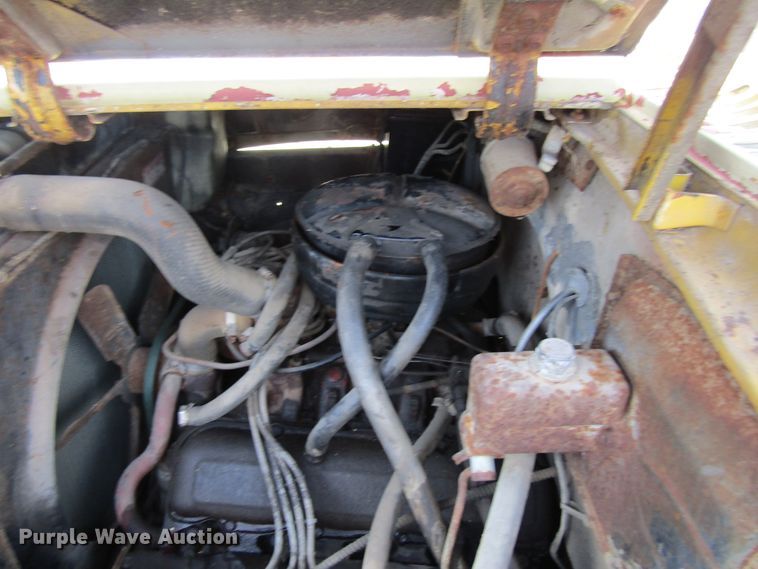 image for item FD9281 1973 International 1700 digger derrick truck
