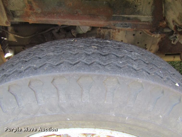 image for item FD9281 1973 International 1700 digger derrick truck