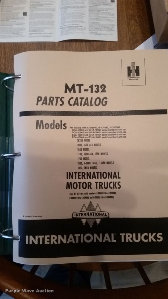 image for item FD9281 1973 International 1700 digger derrick truck