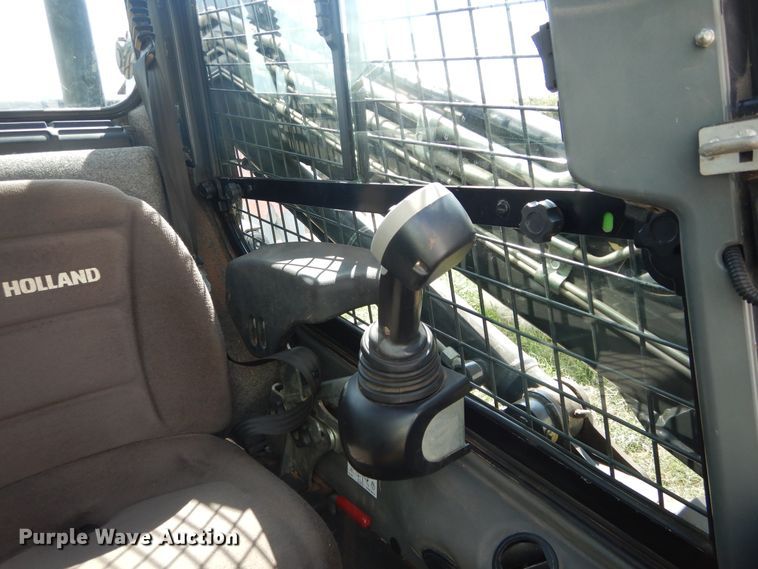 image for item FI9982 2014 New Holland C238 skid steer