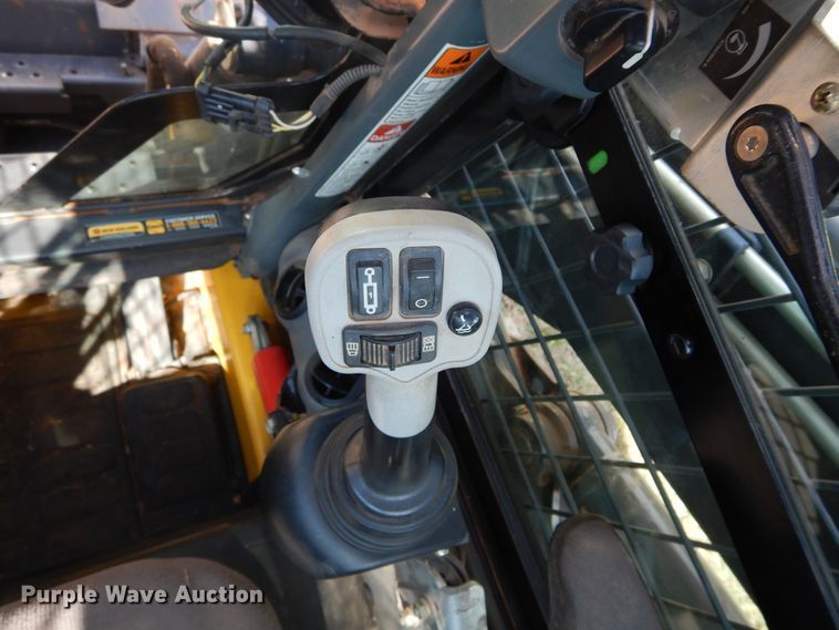 image for item FI9982 2014 New Holland C238 skid steer