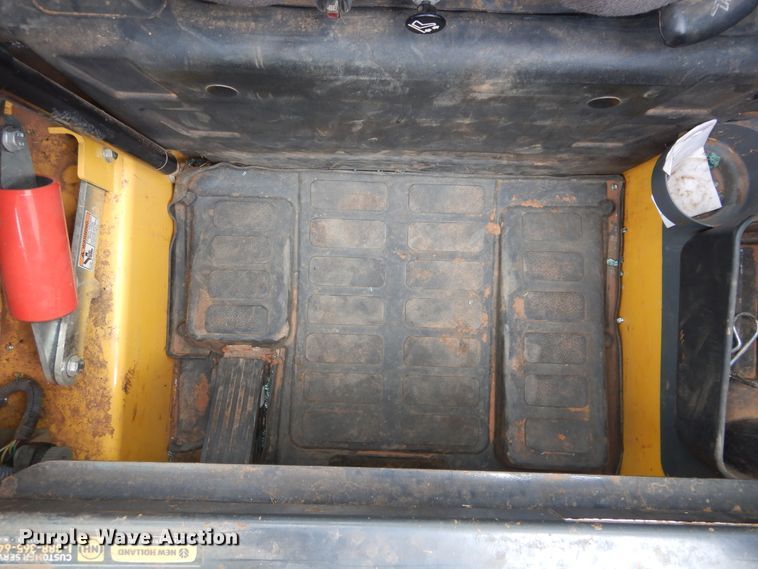 image for item FI9982 2014 New Holland C238 skid steer