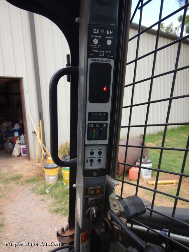 image for item FI9982 2014 New Holland C238 skid steer