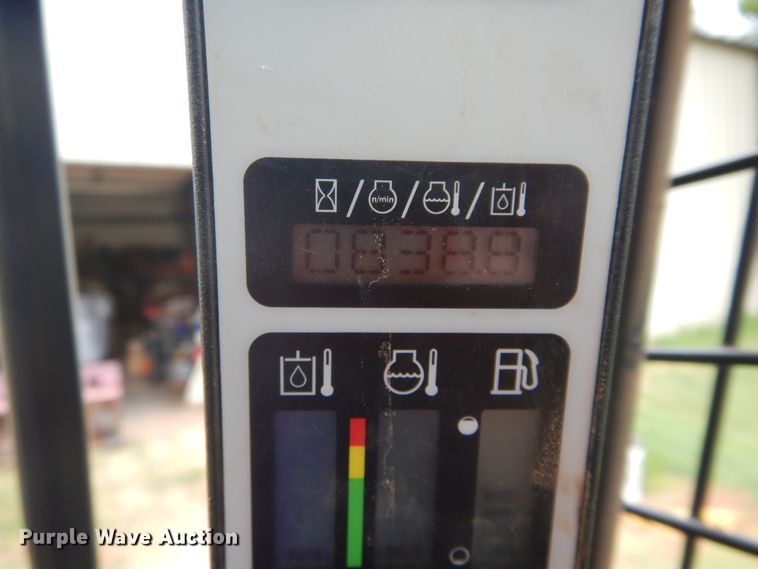 image for item FI9982 2014 New Holland C238 skid steer