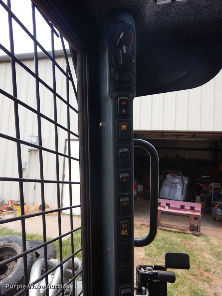 image for item FI9982 2014 New Holland C238 skid steer