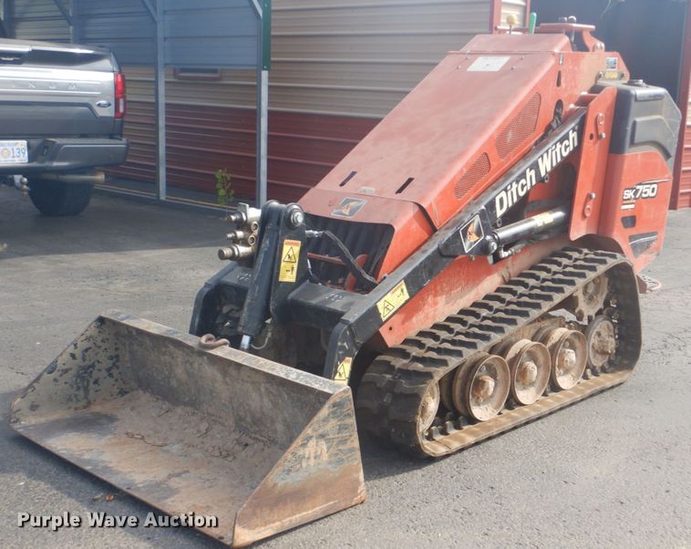 image for item FT9487 Ditch Witch SK750 compact utility loader