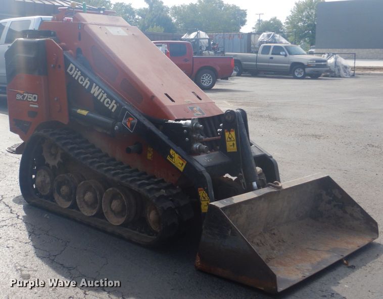 image for item FT9487 Ditch Witch SK750 compact utility loader