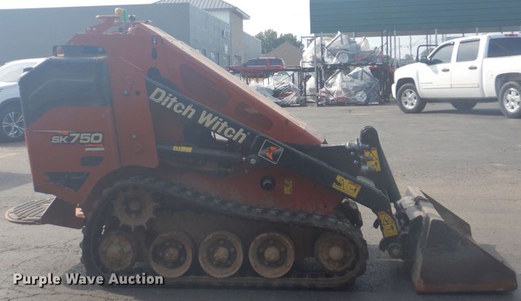 image for item FT9487 Ditch Witch SK750 compact utility loader