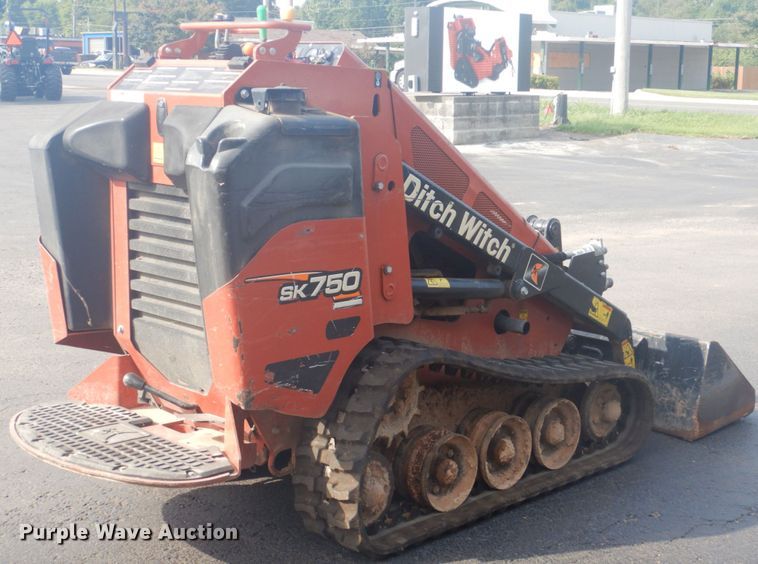 image for item FT9487 Ditch Witch SK750 compact utility loader