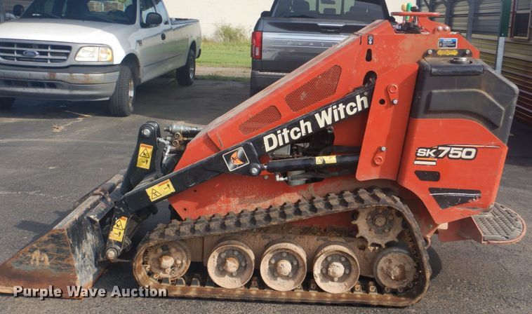 image for item FT9487 Ditch Witch SK750 compact utility loader