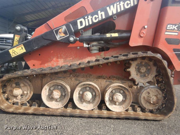 image for item FT9487 Ditch Witch SK750 compact utility loader