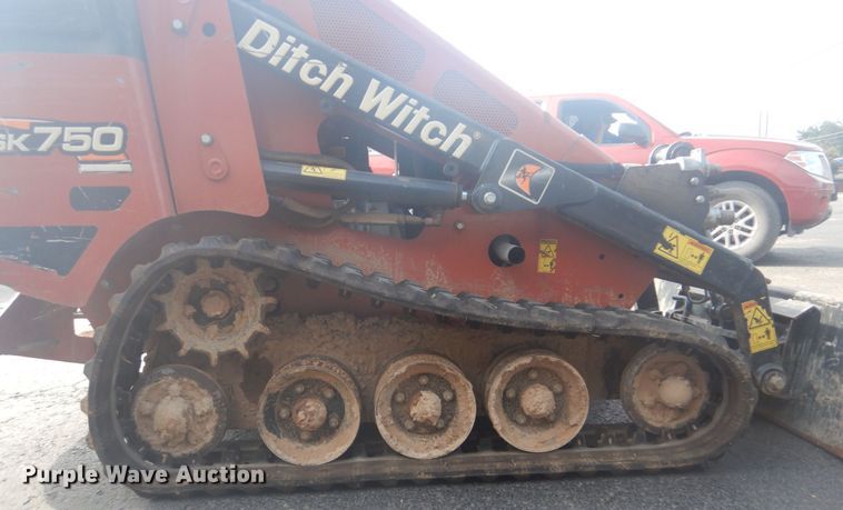 image for item FT9487 Ditch Witch SK750 compact utility loader