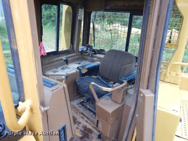image for item FU9499 1988 Caterpillar D6H dozer