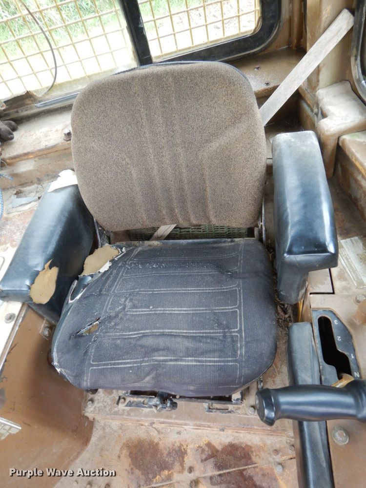 image for item FU9499 1988 Caterpillar D6H dozer