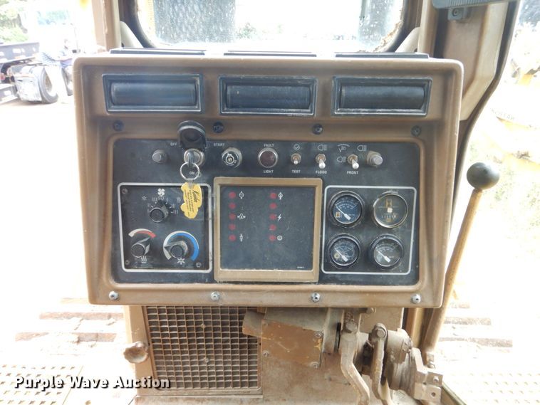 image for item FU9499 1988 Caterpillar D6H dozer