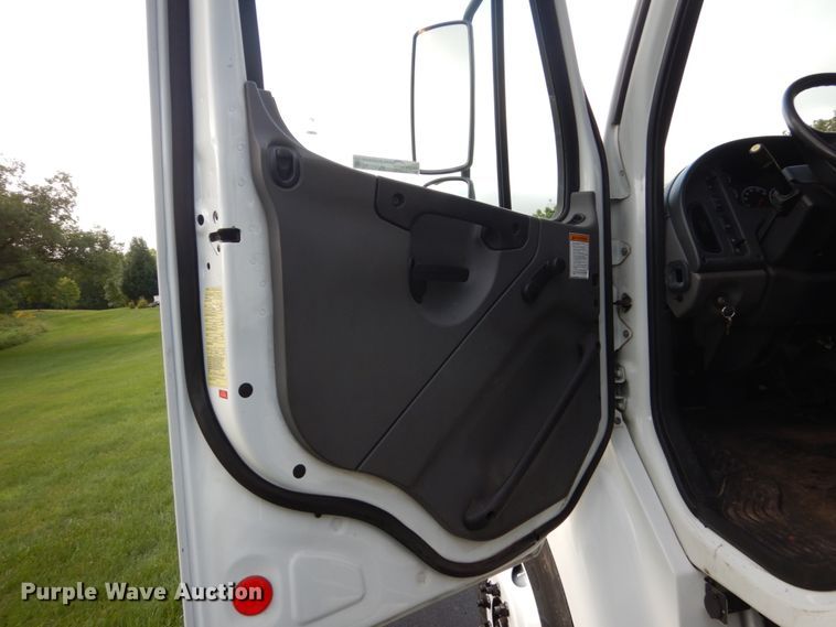 image for item FU9502 2007 Freightliner Business Class M2 dump truck