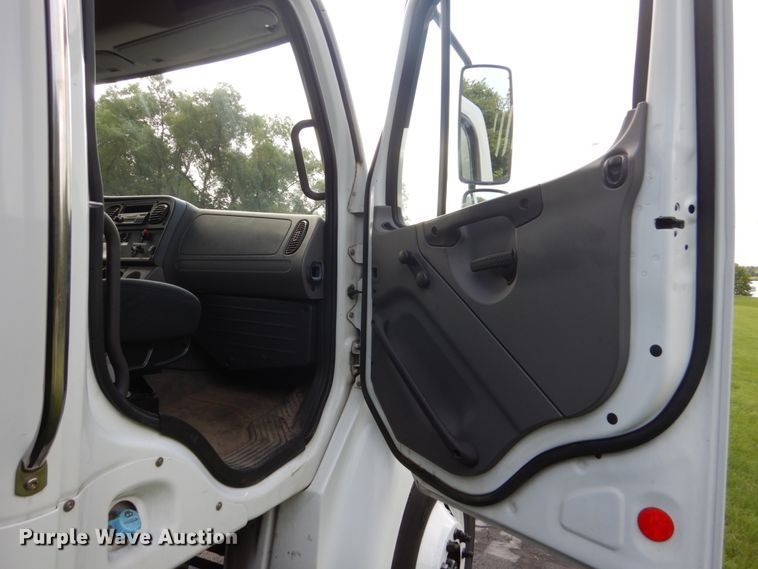 image for item FU9502 2007 Freightliner Business Class M2 dump truck