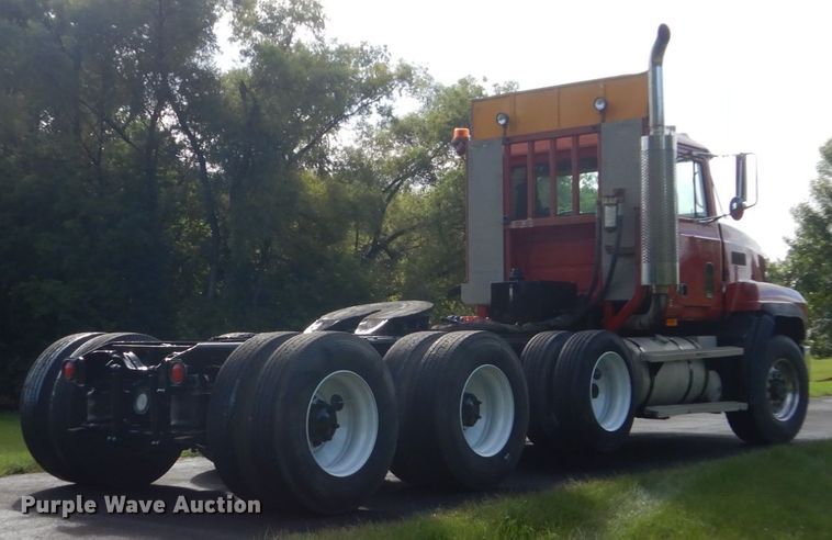 image for item FU9503 1996 Mack CL713 semi truck