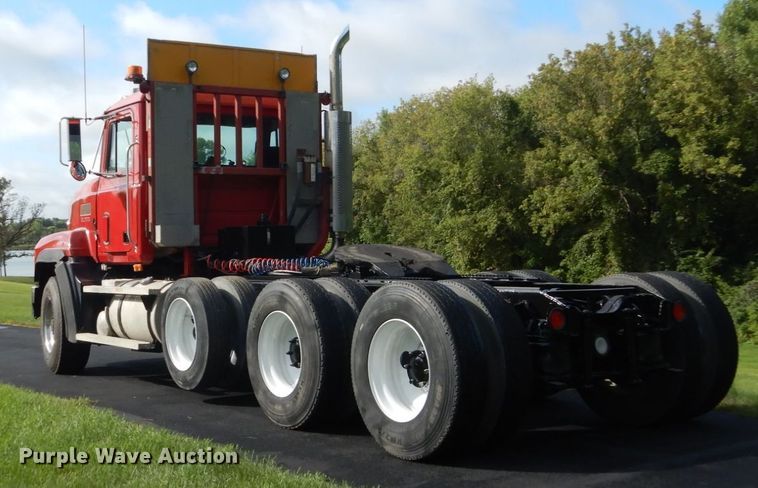 image for item FU9503 1996 Mack CL713 semi truck