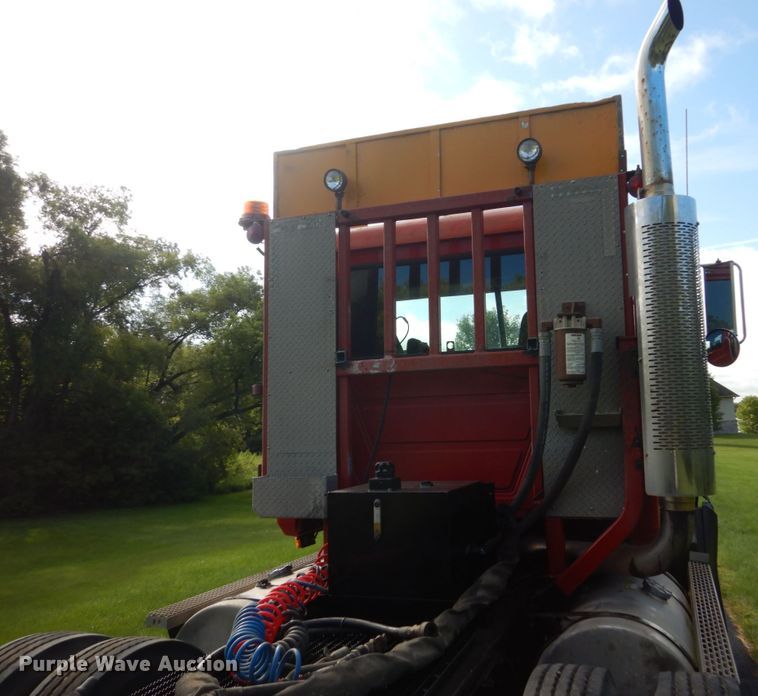 image for item FU9503 1996 Mack CL713 semi truck