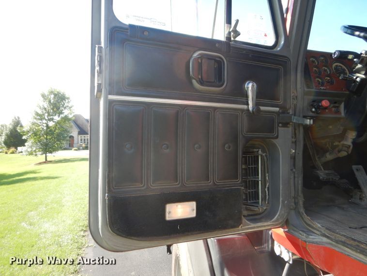 image for item FU9503 1996 Mack CL713 semi truck