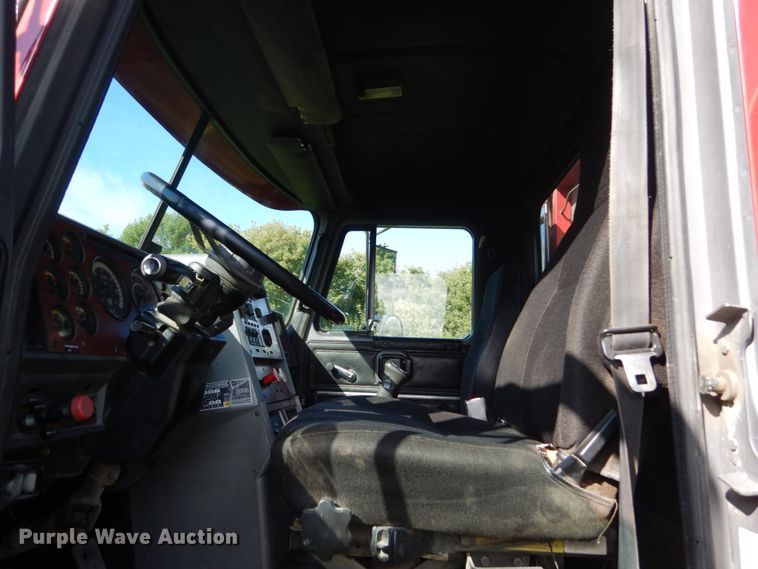 image for item FU9503 1996 Mack CL713 semi truck