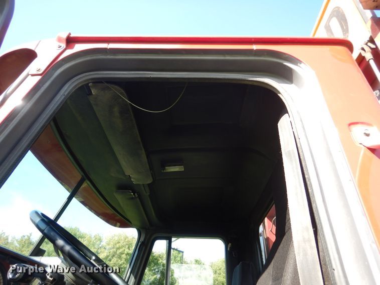 image for item FU9503 1996 Mack CL713 semi truck