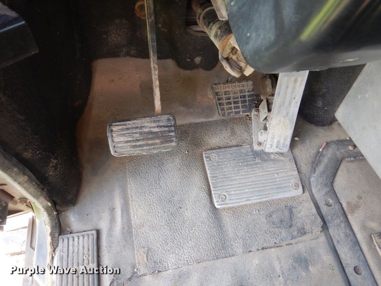 image for item FU9503 1996 Mack CL713 semi truck